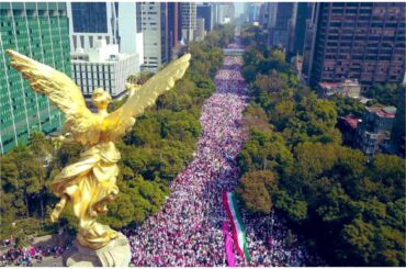 Marcha en favor del INE, 26 de noviembre de 2022. Foto tomada de Twitter @Simón Levy